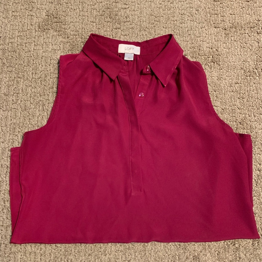 Sleeveless maroon shirt